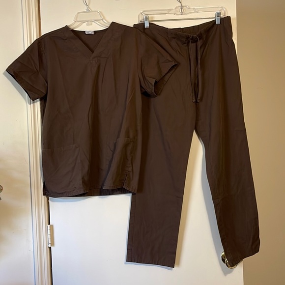 Size Small Vital Threads Scrubs- brown - Picture 1 of 1